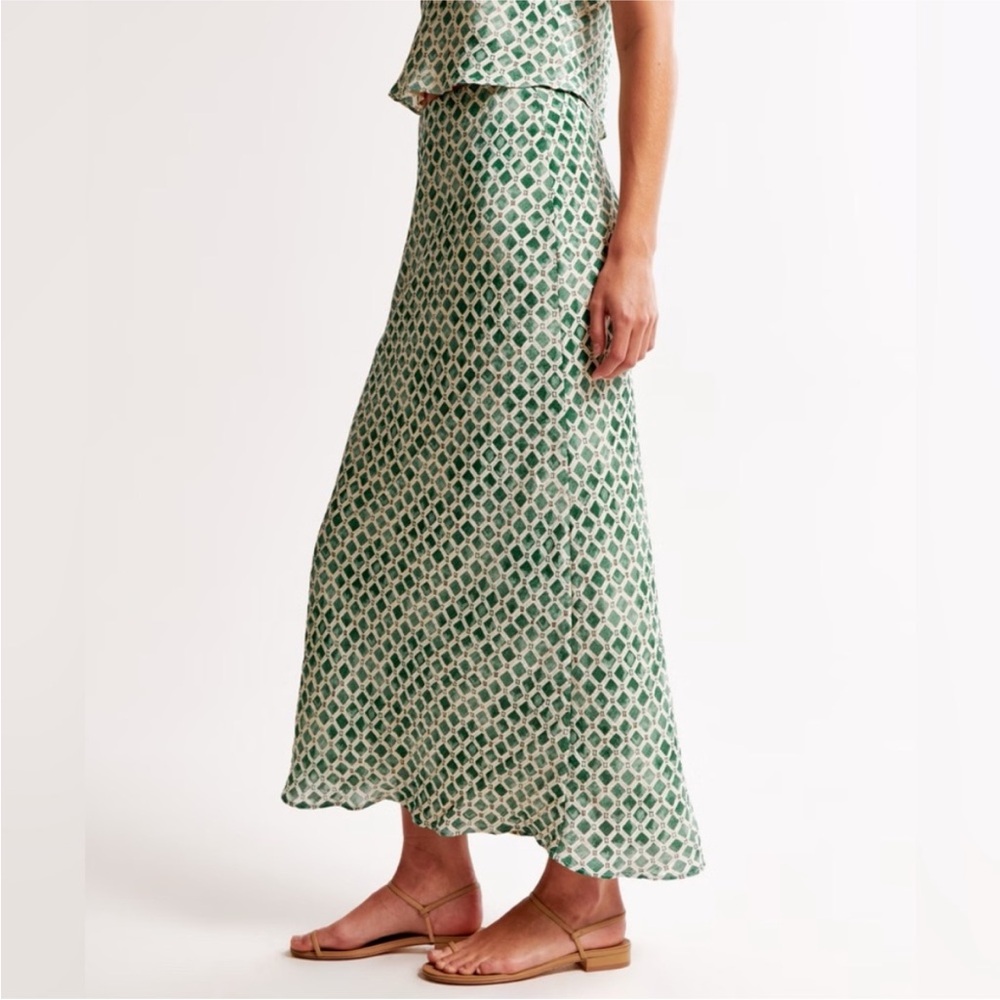 Abercrombie Crinkle Patterned Maxi Skirt